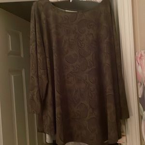 Women Plus size 3X green and black paisley top. NWT